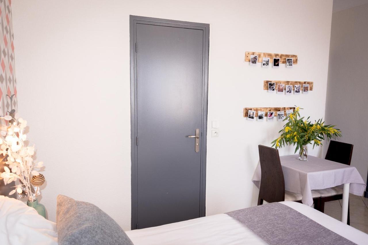 רוקברון-קאפ-מרט Hotel Et Appartements Reine D'Azur מראה חיצוני תמונה