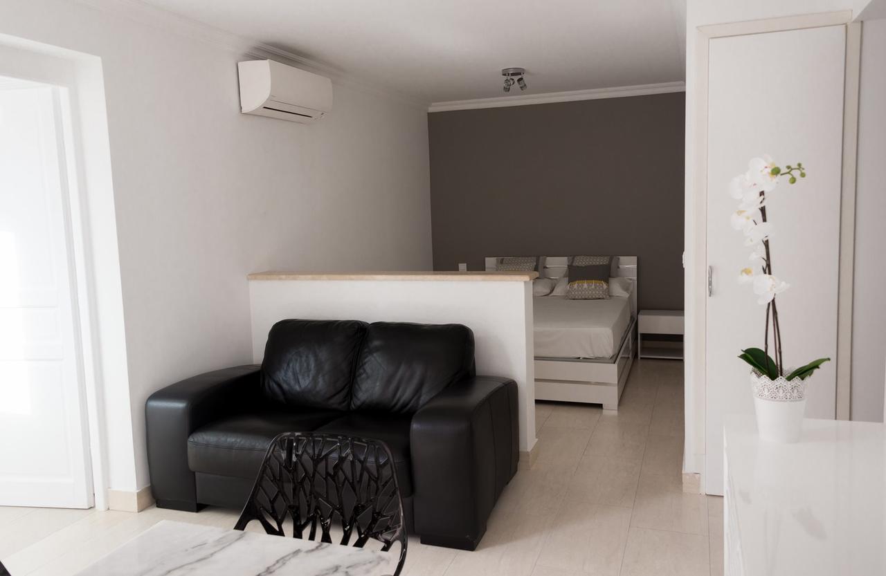 רוקברון-קאפ-מרט Hotel Et Appartements Reine D'Azur מראה חיצוני תמונה