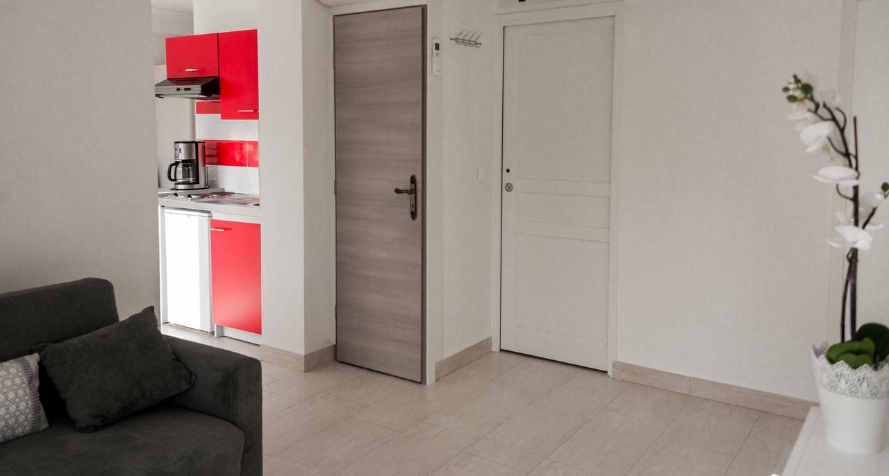 רוקברון-קאפ-מרט Hotel Et Appartements Reine D'Azur מראה חיצוני תמונה