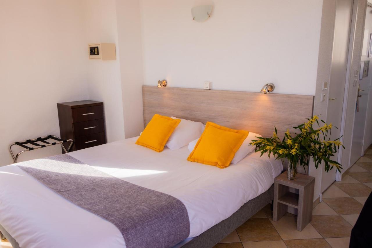 רוקברון-קאפ-מרט Hotel Et Appartements Reine D'Azur מראה חיצוני תמונה