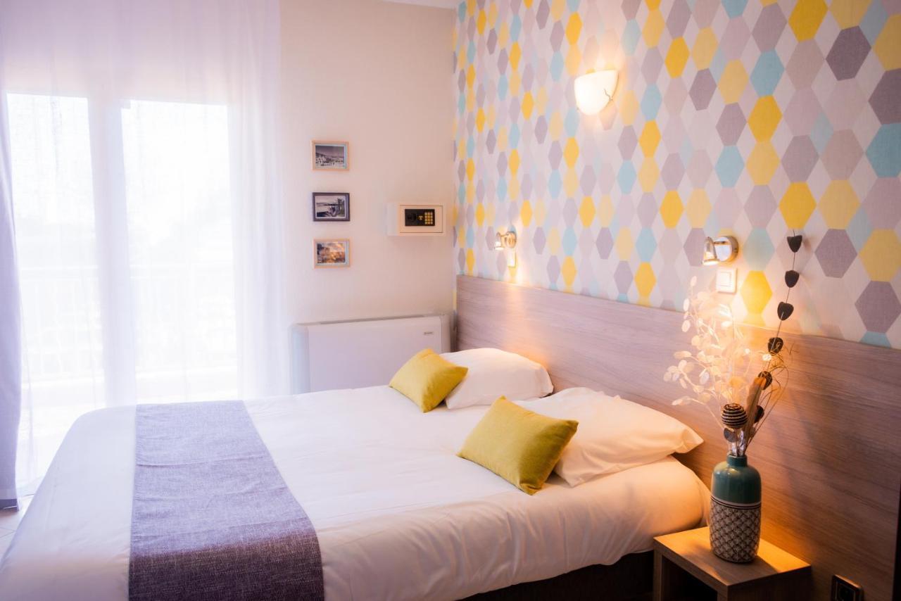 רוקברון-קאפ-מרט Hotel Et Appartements Reine D'Azur מראה חיצוני תמונה
